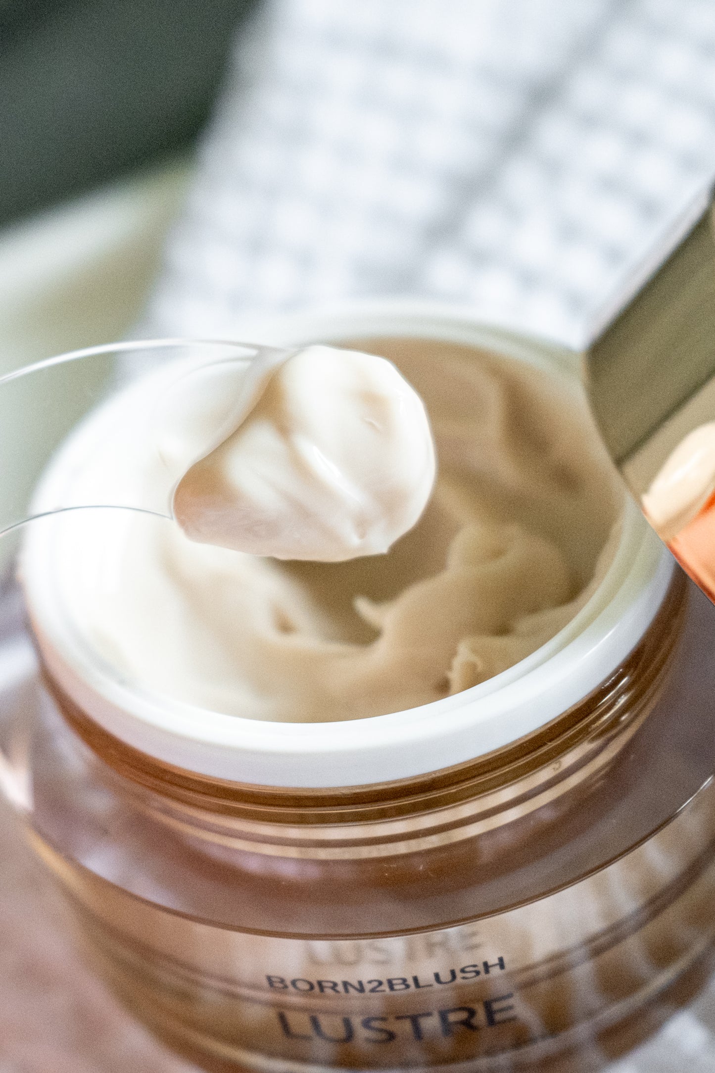Lustre Hydrating Radiance Crème